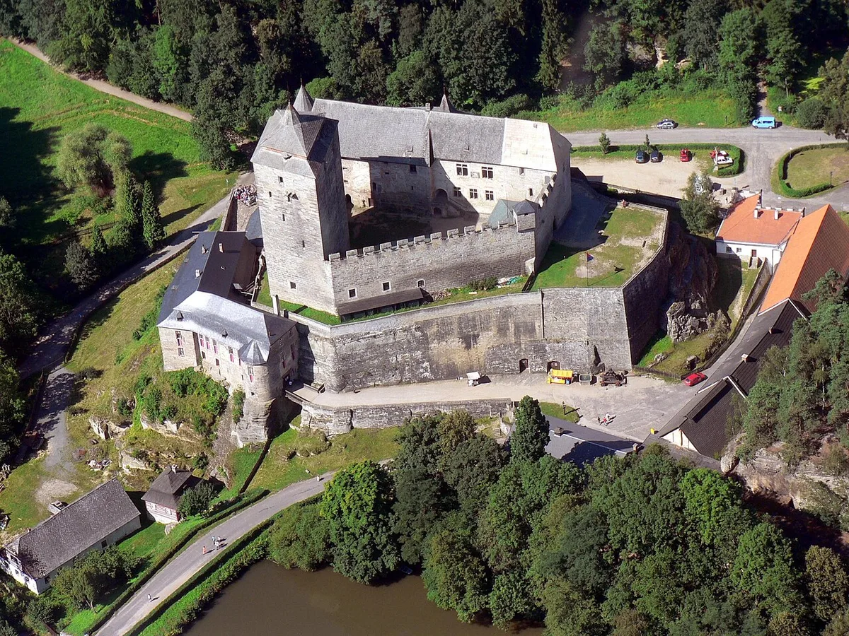 Zamek Kost